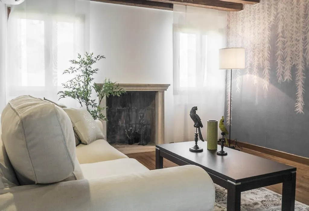 Grand Palace Venice Canal View Apartment