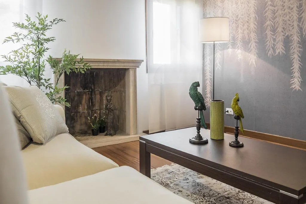 Apartment Grand Palace Venice Canal View