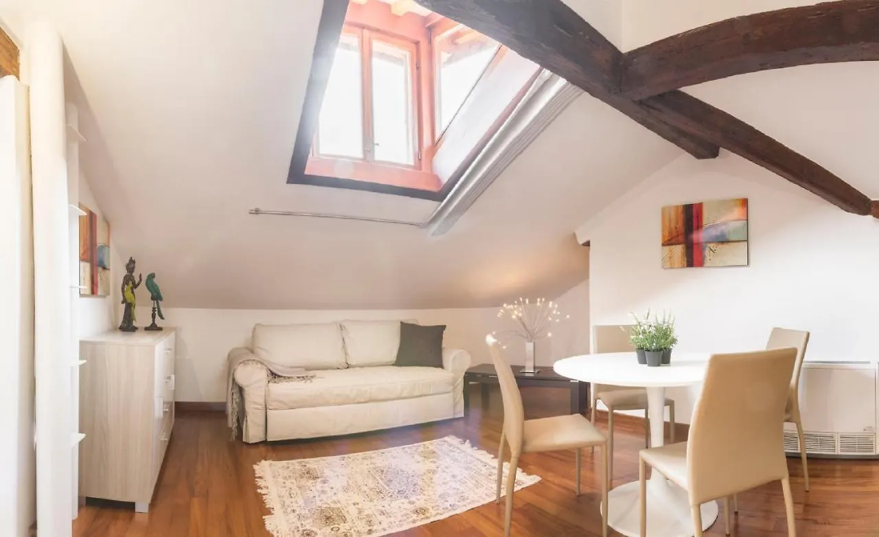 Apartment Grand Palace Venice Canal View